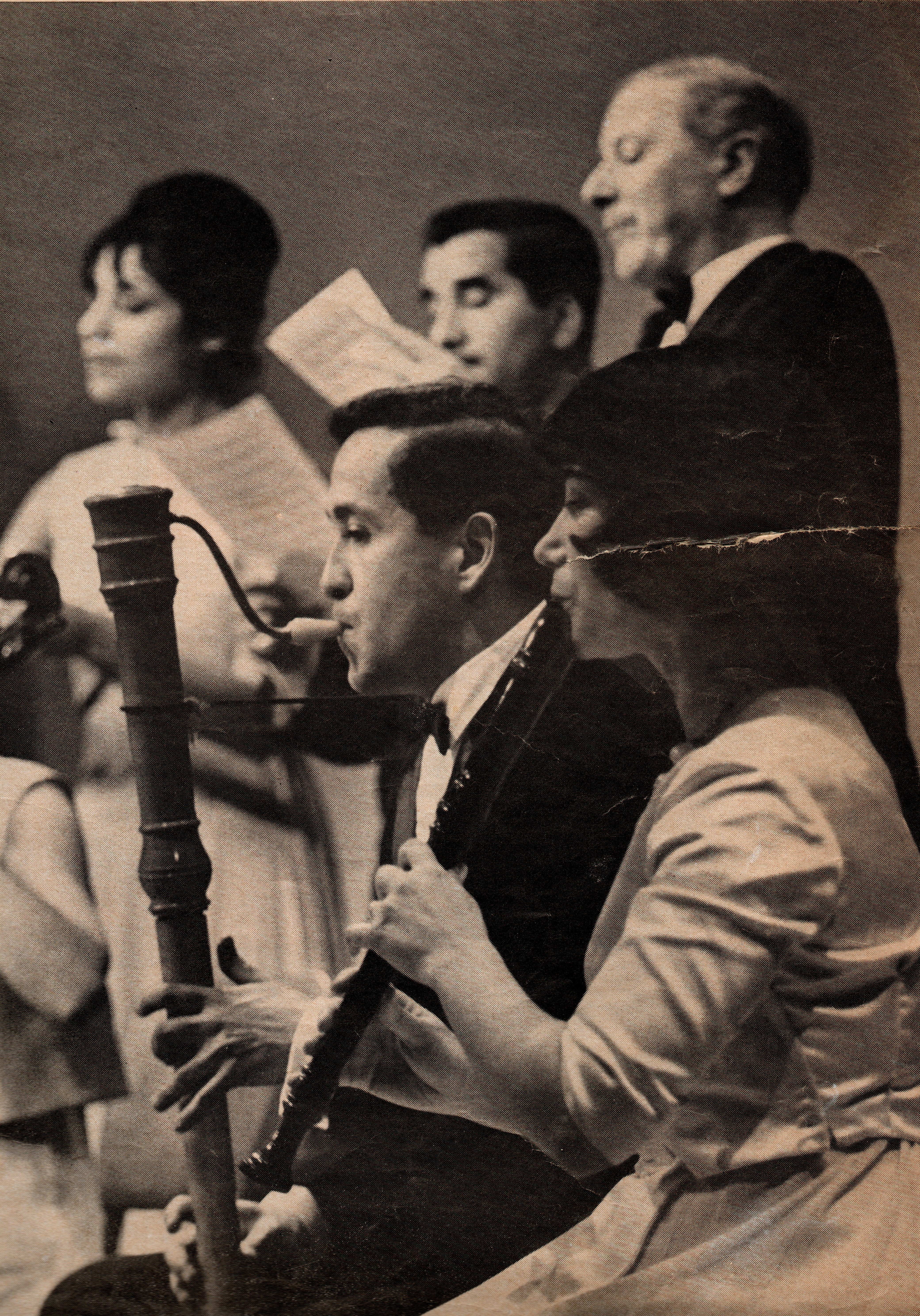 René Covarrubias junto a Mirka Stratigopoulou, “Imagen de Chile”.  Revista LIFE en español, 28/10/1963.